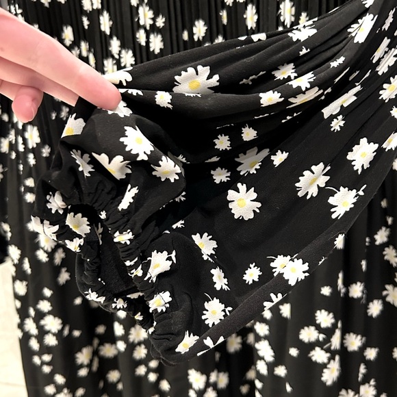 SOLD - Maje Daisy Floral Print Pleated Long Sleeve Crepe Mini
Dress - Picture 8 of 14